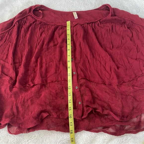 Women’s red Free People blouse size S with buttons and flowy sleeves - Picture 7 of 9